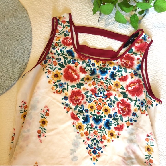 Floral Top - Picture 2 of 3